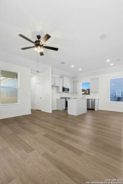 Spacious, unfurnished interior of a new home in Mayfair, New Braunfels (Image 31).