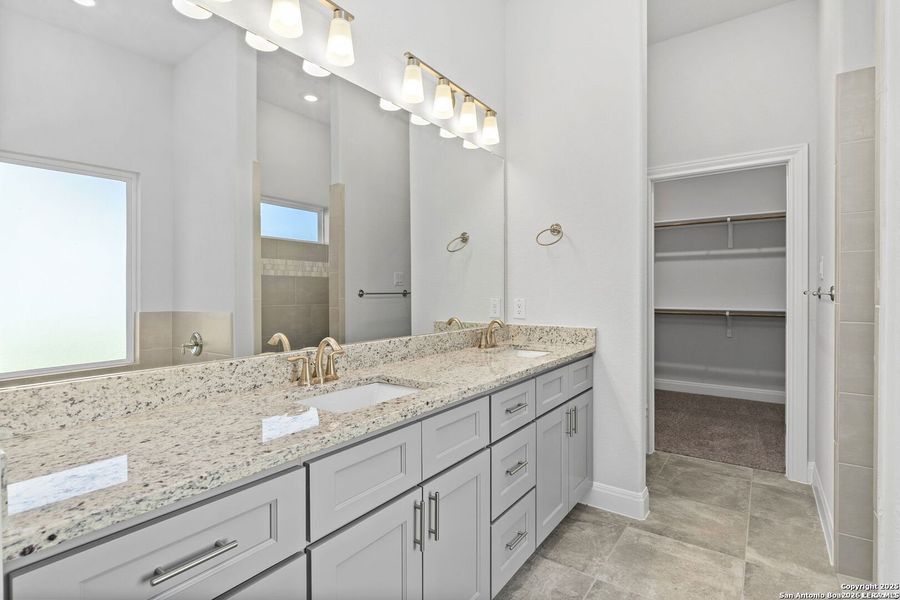 Furnished interior view inside a new home in , Seguin (Image 7).