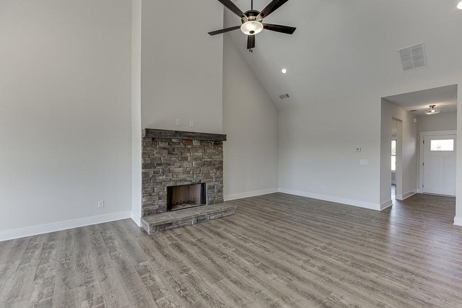 Spacious, unfurnished interior of a new home in , Hartwell (Image 16).