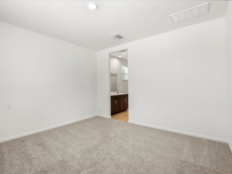 Spacious, unfurnished interior of a new home in Las Patrias at Star Valley Phase III - Signature Series, Tucson (Image 11).