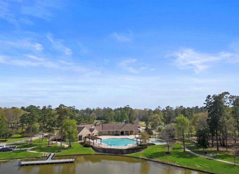 Community amenities in , Spring (Image 17).