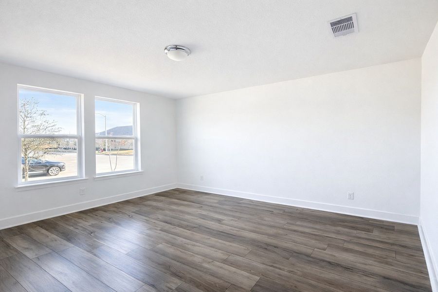 Spacious, unfurnished interior of a new home in Oakberry Trails, Waller (Image 5).