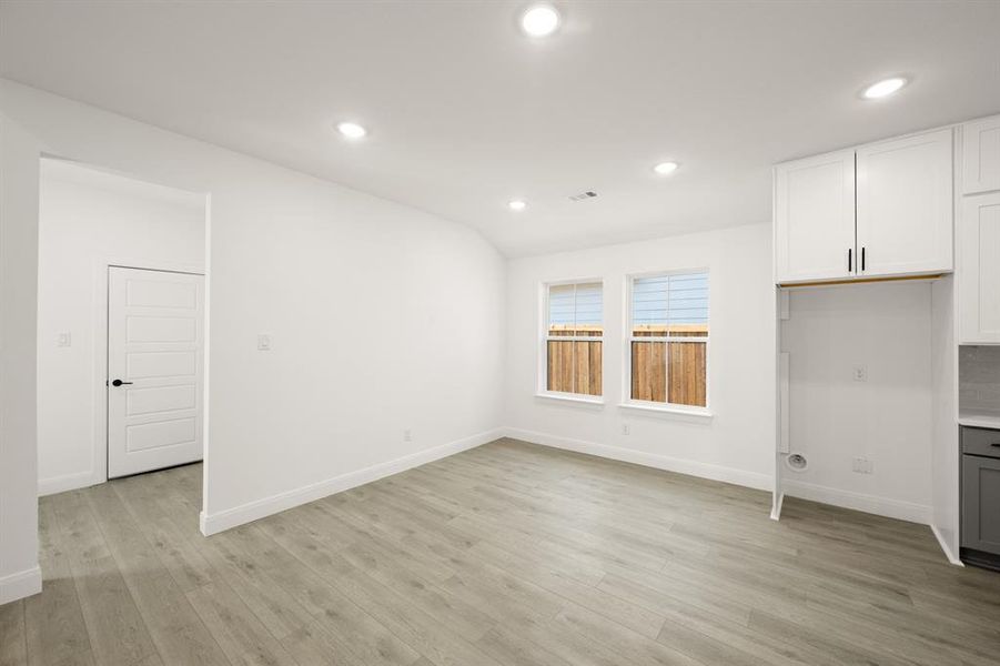 408 Dylan- Dining-1 408 Dylan- Dining-1