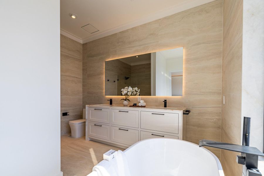 En-suite bathroom with soaking tub. En-suite bathroom with soaking tub.