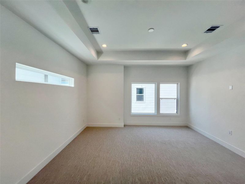 Spacious, unfurnished interior of a new home in Eastwood Estates, Houston (Image 11).