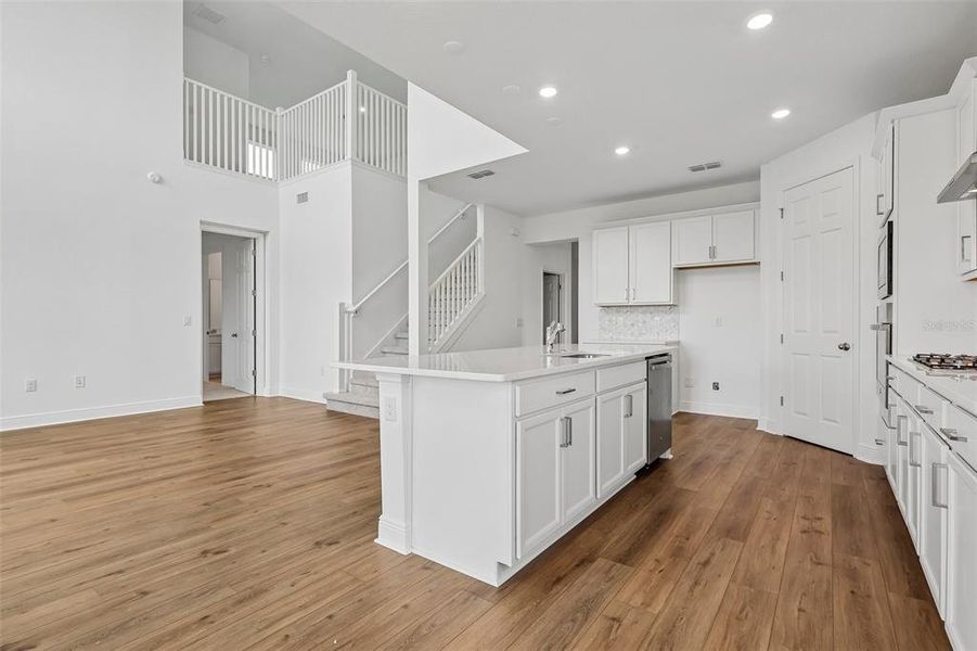 Furnished interior view inside a new home in , Mount Dora (Image 6).
