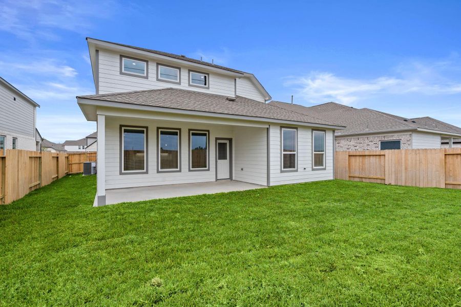 Exterior details and patio area of a home in Huntington Place, Rosharon (Image 3). Exterior details and patio area of a home in Huntington Place, Rosharon (Image 3).