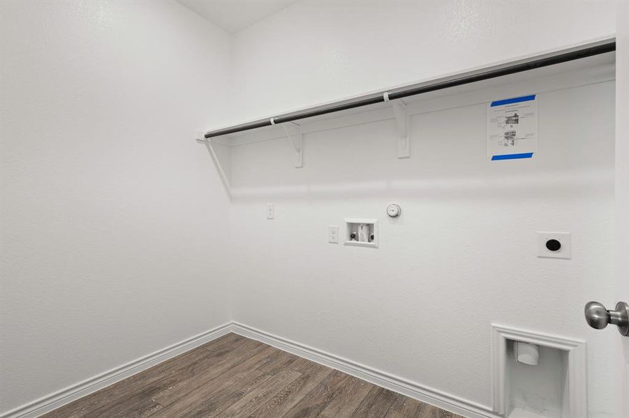 Spacious, unfurnished interior of a new home in Rocky Creek Crossing, Fort Worth (Image 13). Spacious, unfurnished interior of a new home in Rocky Creek Crossing, Fort Worth (Image 13).