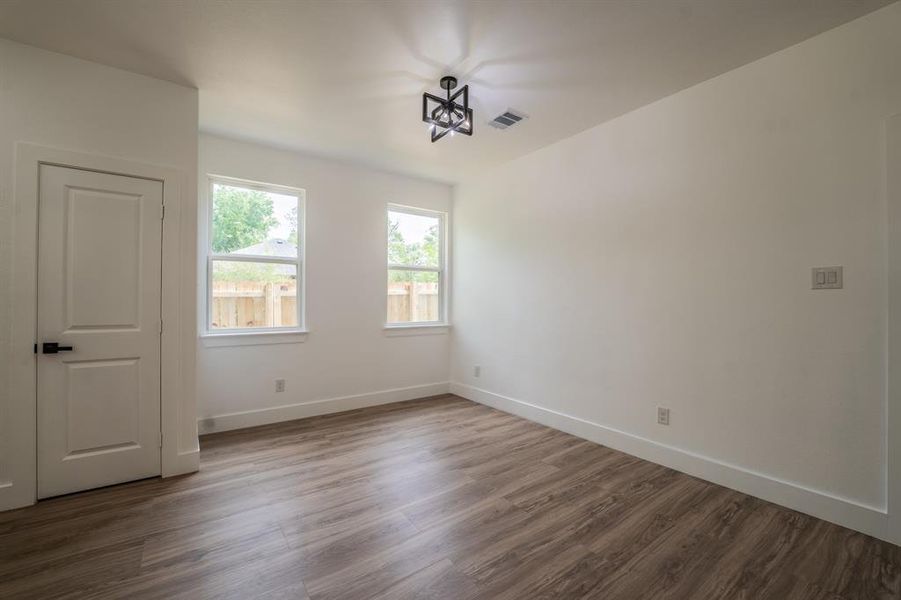 Spacious, unfurnished interior of a new home in , Sulphur Springs (Image 23).