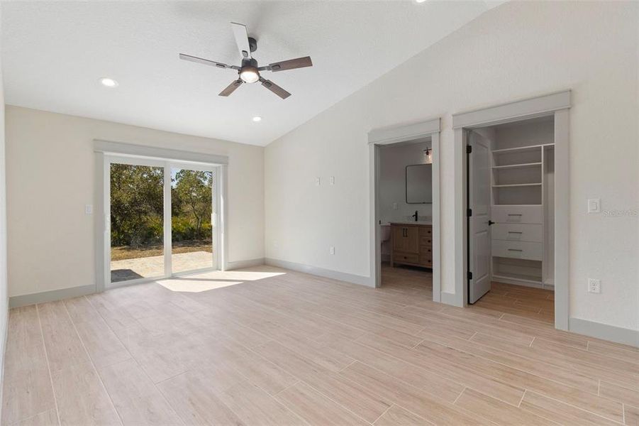 Spacious, unfurnished interior of a new home in , Port Charlotte (Image 17).