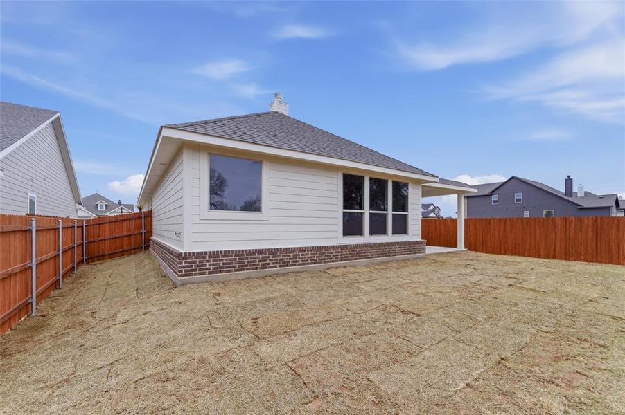 Exterior details and patio area of a home in Covenant Park, Springtown (Image 3).