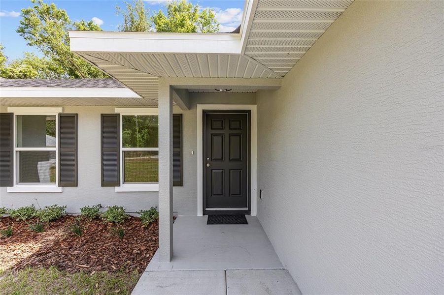 Exterior details and patio area of a home in , Ocala (Image 3).
