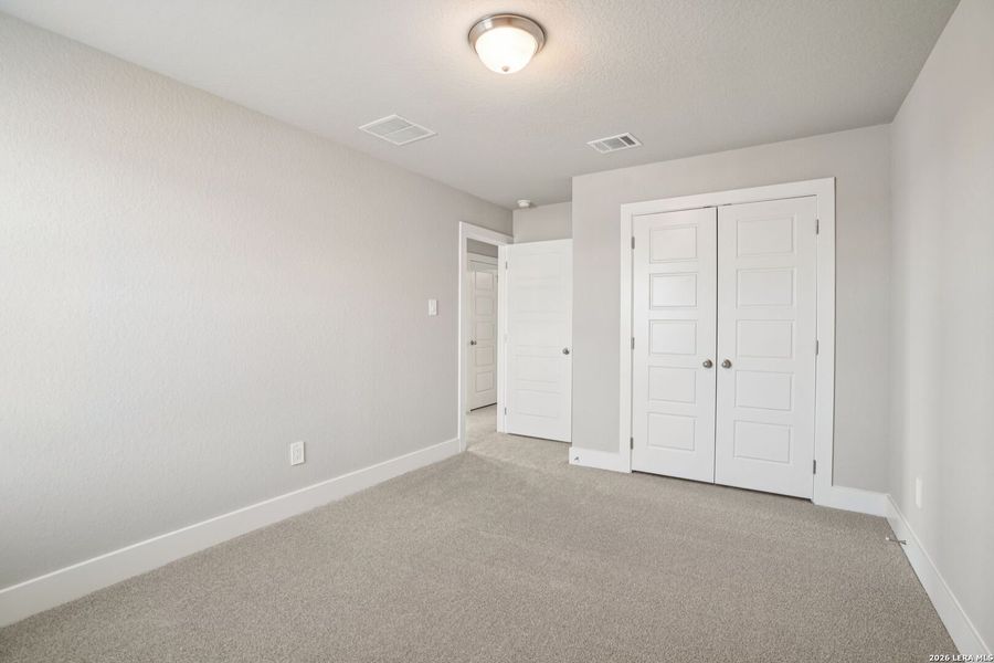 Spacious, unfurnished interior of a new home in Lark Canyon, New Braunfels (Image 27).