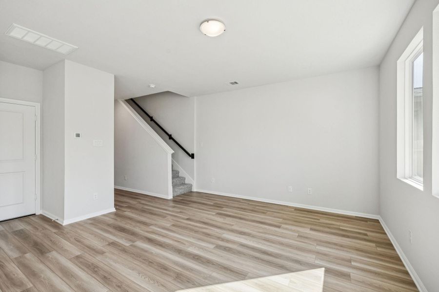 Spacious, unfurnished interior of a new home in Saint Tropez, Huffman (Image 5).