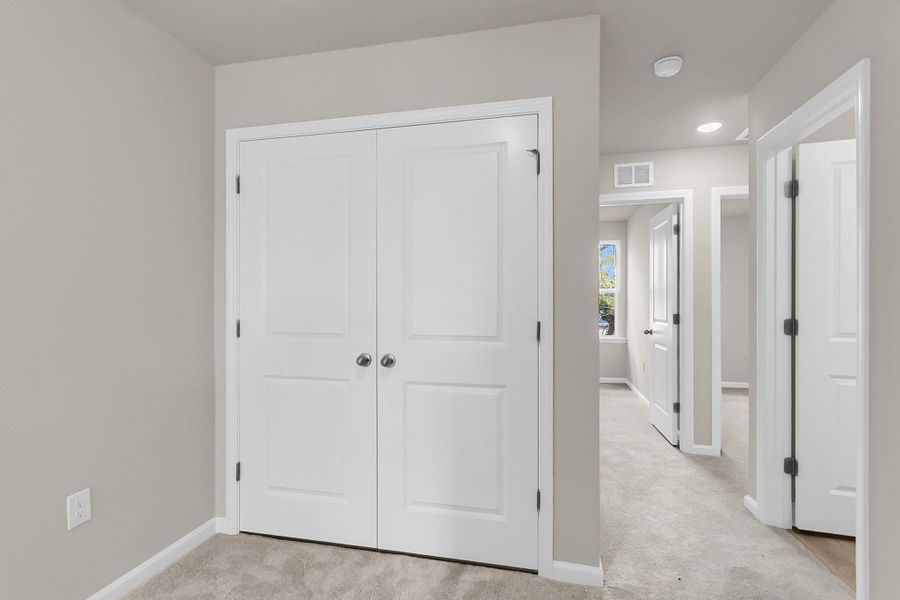 Spacious, unfurnished interior of a new home in , Summerville (Image 30).