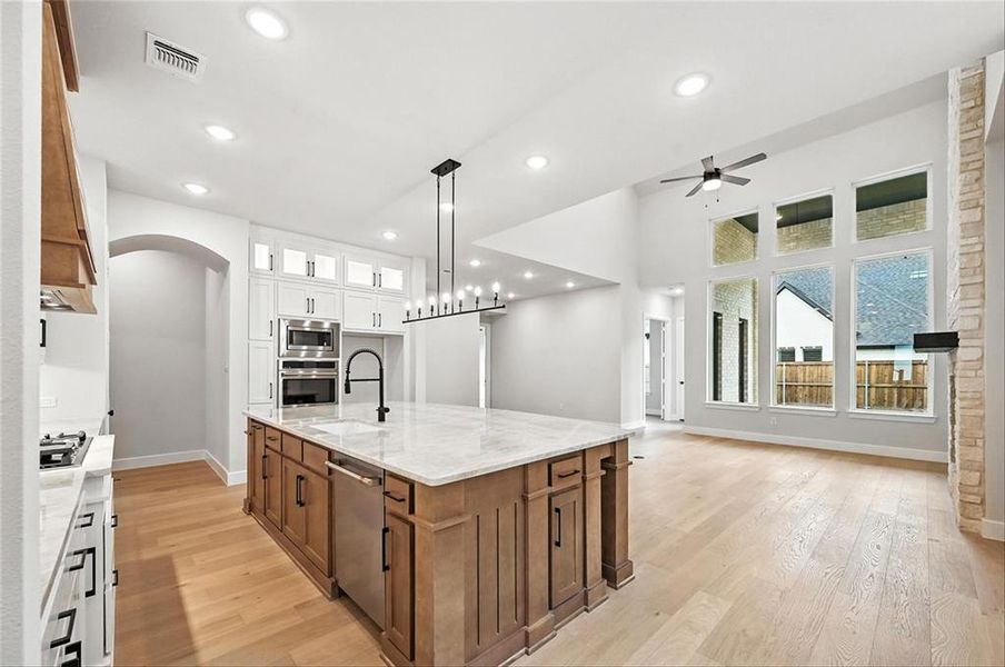 826ShadyOaksDrive226E003 826ShadyOaksDrive226E003