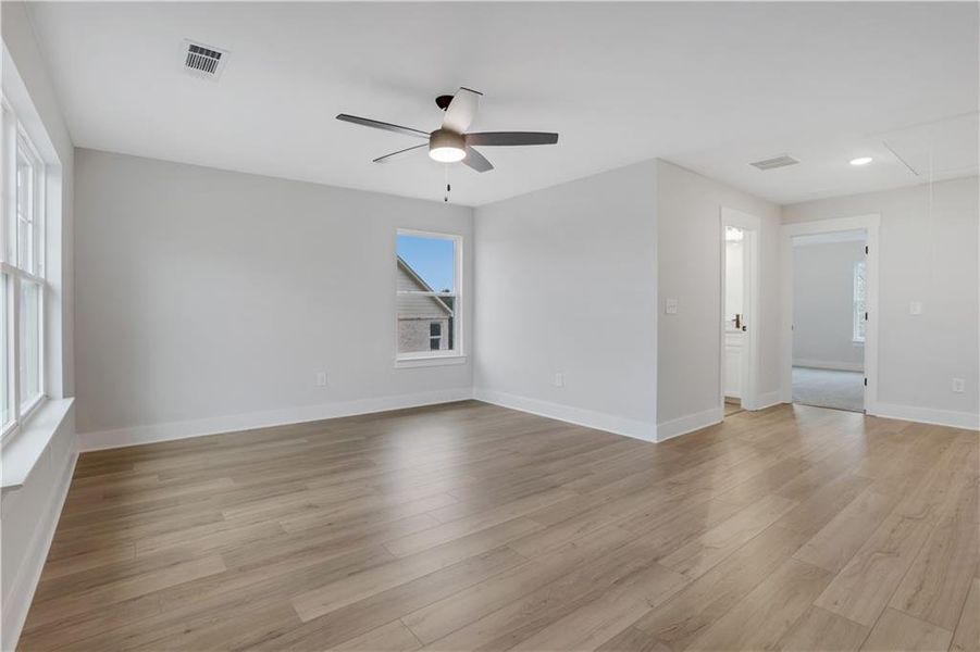 Spacious, unfurnished interior of a new home in Cambridge, Flowery Branch (Image 42). Spacious, unfurnished interior of a new home in Cambridge, Flowery Branch (Image 42).