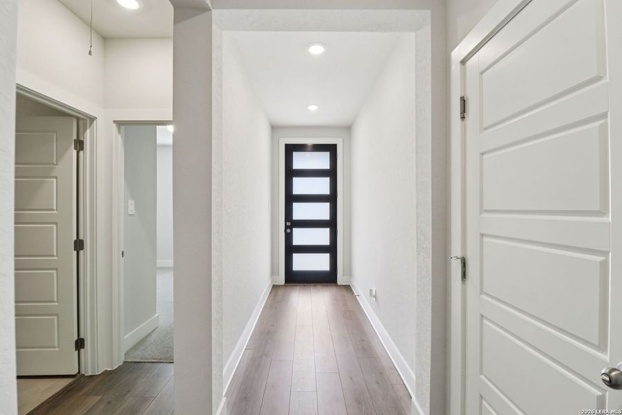Spacious, unfurnished interior of a new home in Sagebrooke - Premier Series, San Antonio (Image 25).