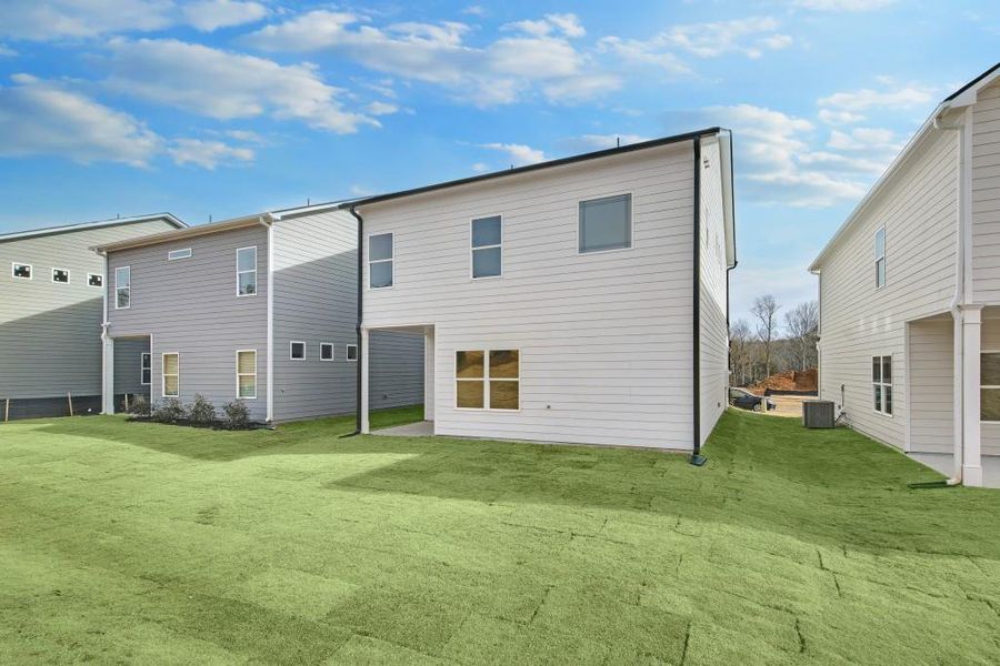 Exterior details and patio area of a home in Sanders Park, Austell (Image 3).