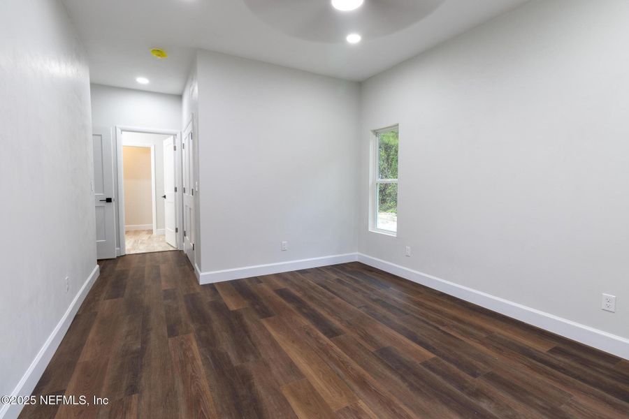 Spacious, unfurnished interior of a new home in , Melrose (Image 26).