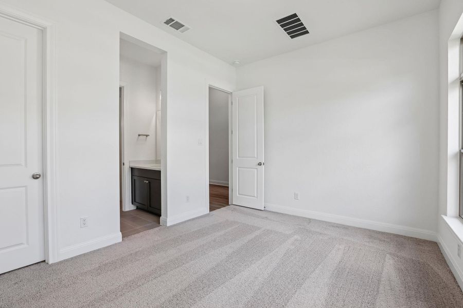Spacious, unfurnished interior of a new home in 6 Creeks, Kyle (Image 32). Spacious, unfurnished interior of a new home in 6 Creeks, Kyle (Image 32).