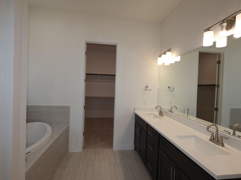 Furnished interior view inside a new home in Edgewood, Leander (Image 6).