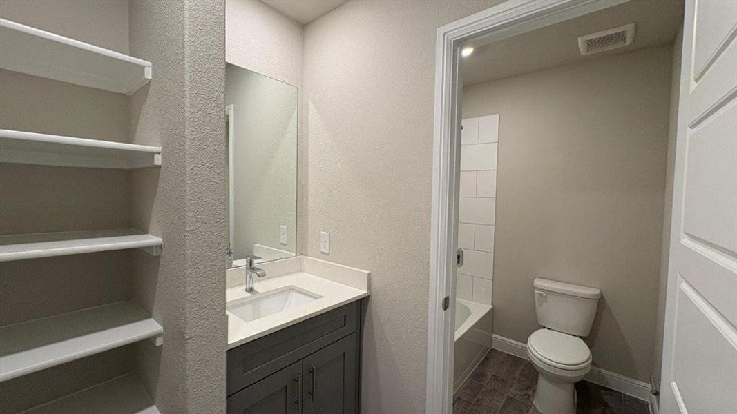 Furnished interior view inside a new home in Sandstone Estates, Granbury (Image 6). Furnished interior view inside a new home in Sandstone Estates, Granbury (Image 6).