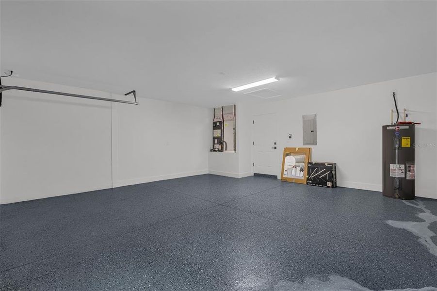 Spacious, unfurnished interior of a new home in , Dunnellon (Image 29).
