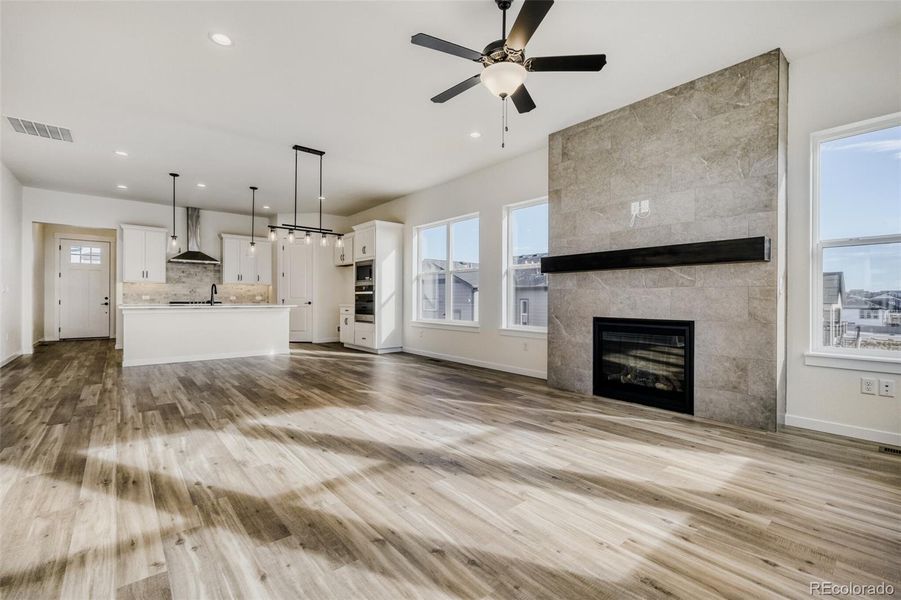 Spacious, unfurnished interior of a new home in Sterling Ranch Homestead, Colorado Springs (Image 12).