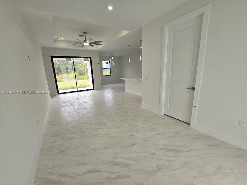 Spacious, unfurnished interior of a new home in , Lehigh Acres (Image 23).