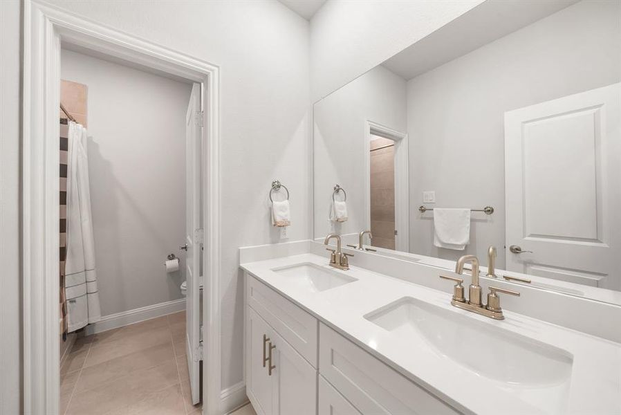 Furnished interior view inside a new home in , Frisco (Image 10).