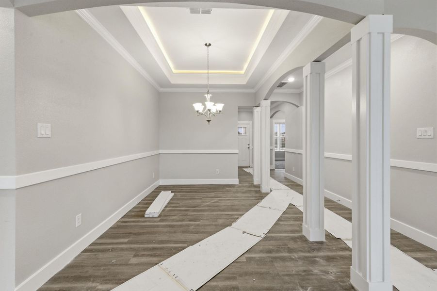 Spacious, unfurnished interior of a new home in Las Palomas Country Club Estates, La Vernia (Image 8).