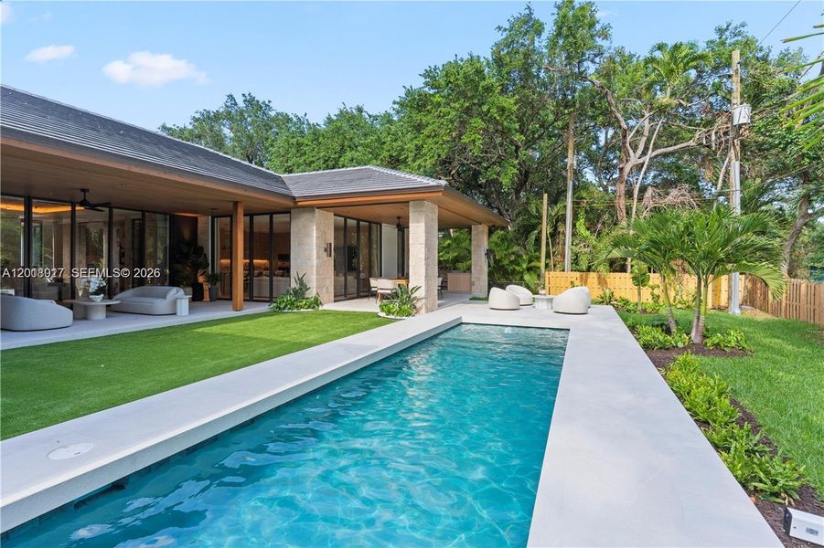 Exterior details and patio area of a home in , Miami (Image 34).