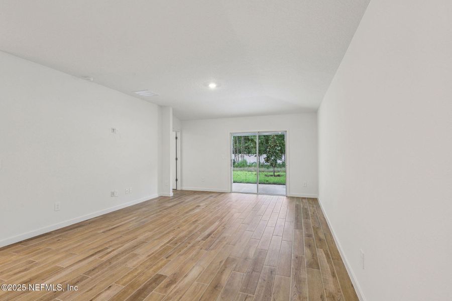 Spacious, unfurnished interior of a new home in Azalea Creek, Jacksonville (Image 25). Spacious, unfurnished interior of a new home in Azalea Creek, Jacksonville (Image 25).