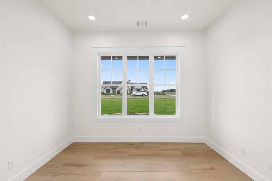 Spacious, unfurnished interior of a new home in , Snook (Image 24).