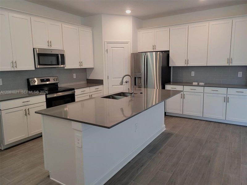 Furnished interior view inside a new home in , Orlando (Image 14).