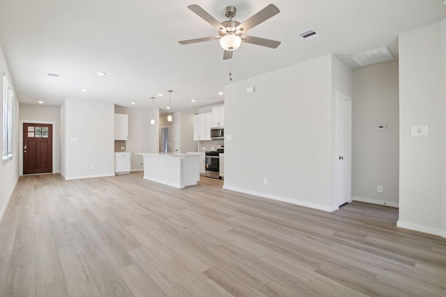 Spacious, unfurnished interior of a new home in Landing Meadows - Traditional Series, New Caney (Image 23). Spacious, unfurnished interior of a new home in Landing Meadows - Traditional Series, New Caney (Image 23).