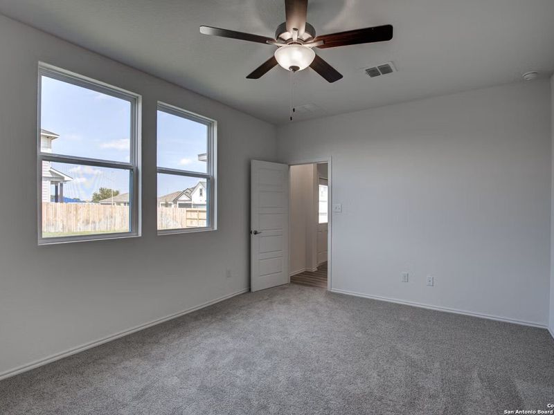 Spacious, unfurnished interior of a new home in Hannah Heights, Seguin (Image 31).