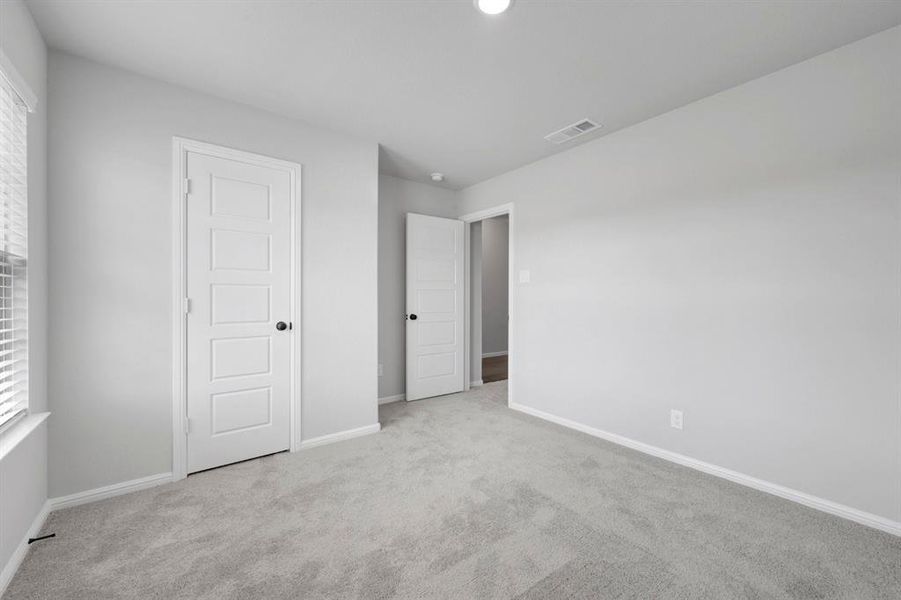 Spacious, unfurnished interior of a new home in Sanderos, Fort Worth (Image 19).