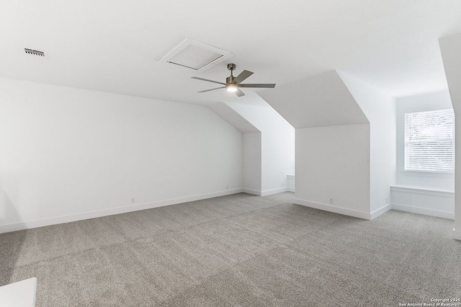 Spacious, unfurnished interior of a new home in Mesa Western, Cibolo (Image 21).