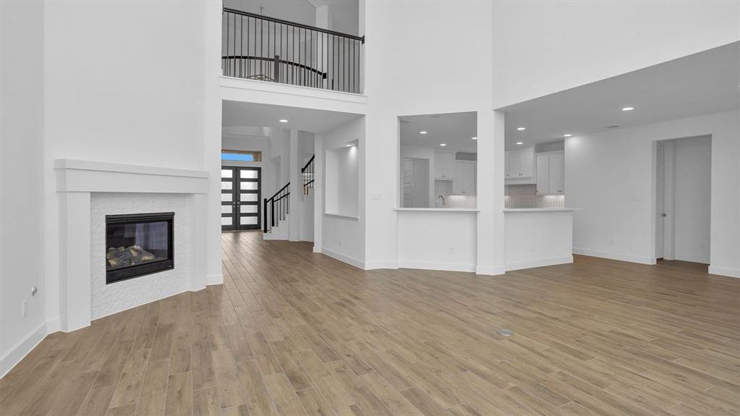 Furnished interior view inside a new home in Valencia 70', Manvel (Image 7).