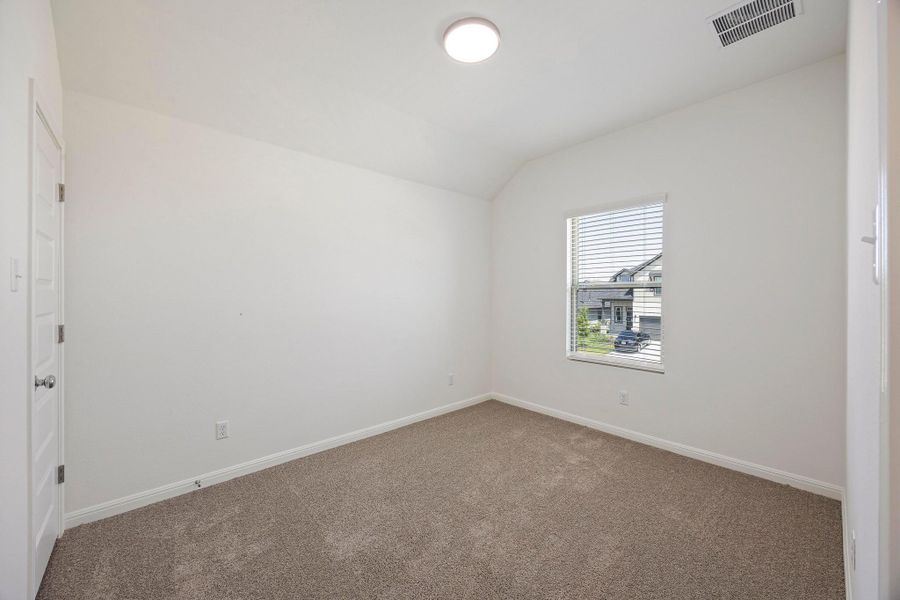 Spacious, unfurnished interior of a new home in Trinity Ranch, Elgin (Image 15).