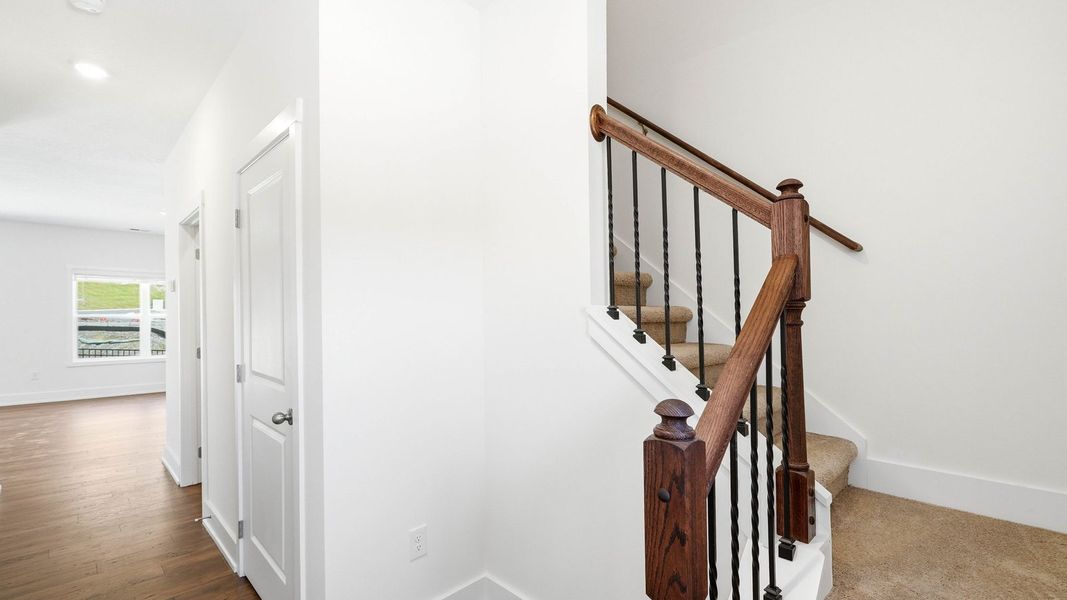 Spacious, unfurnished interior of a new home in Cherokee Crossing, Kodak (Image 13).