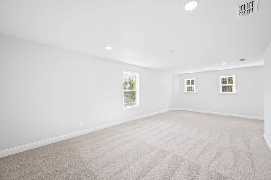 Spacious, unfurnished interior of a new home in Carriage Estates, Lexington (Image 31).