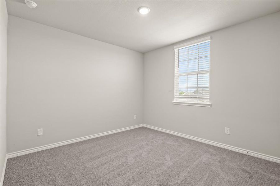 Spacious, unfurnished interior of a new home in Rocky Creek Crossing, Fort Worth (Image 31).