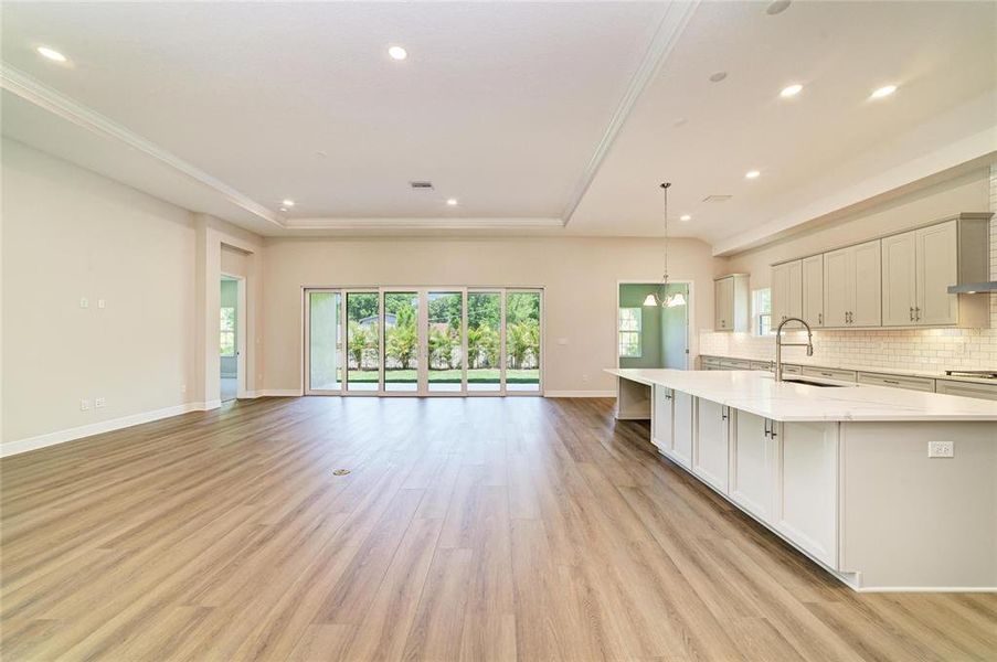 Spacious, unfurnished interior of a new home in Crestwood Estates, Valrico (Image 24).