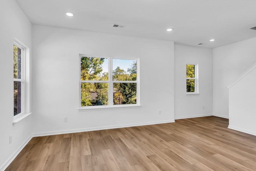 Spacious, unfurnished interior of a new home in Sweetbriar Place, Lebanon (Image 22).