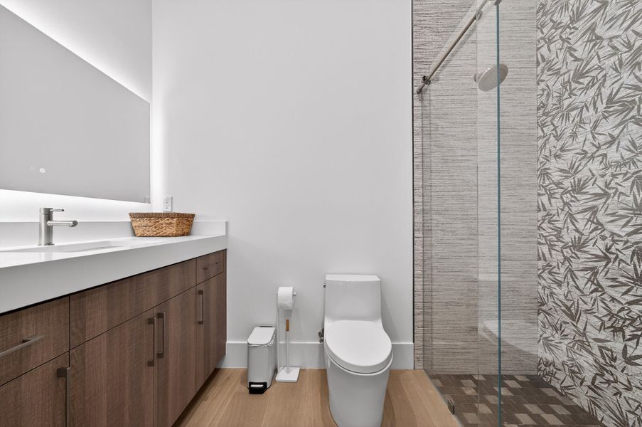 BATHROOM 2