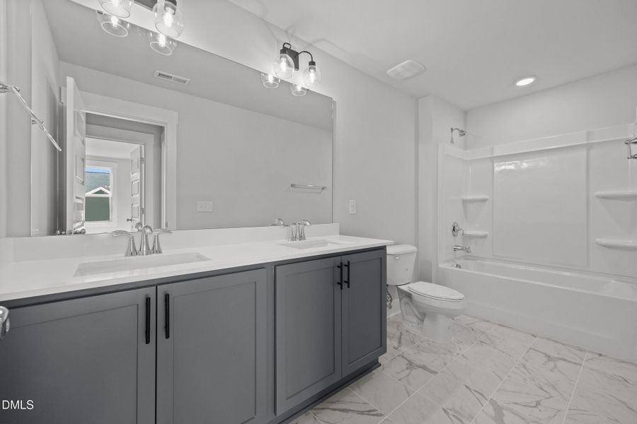 Secondary Bathroom - Yin & Yang Interior