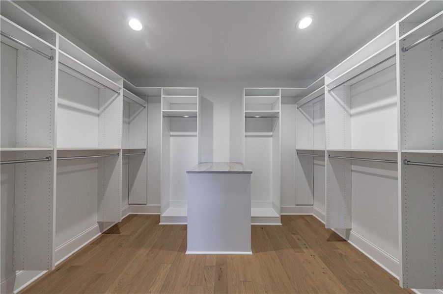 Spacious, unfurnished interior of a new home in , Alpharetta (Image 23).